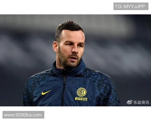 汉达诺维奇代表国家队参加重要比赛，展现门将的无畏精神